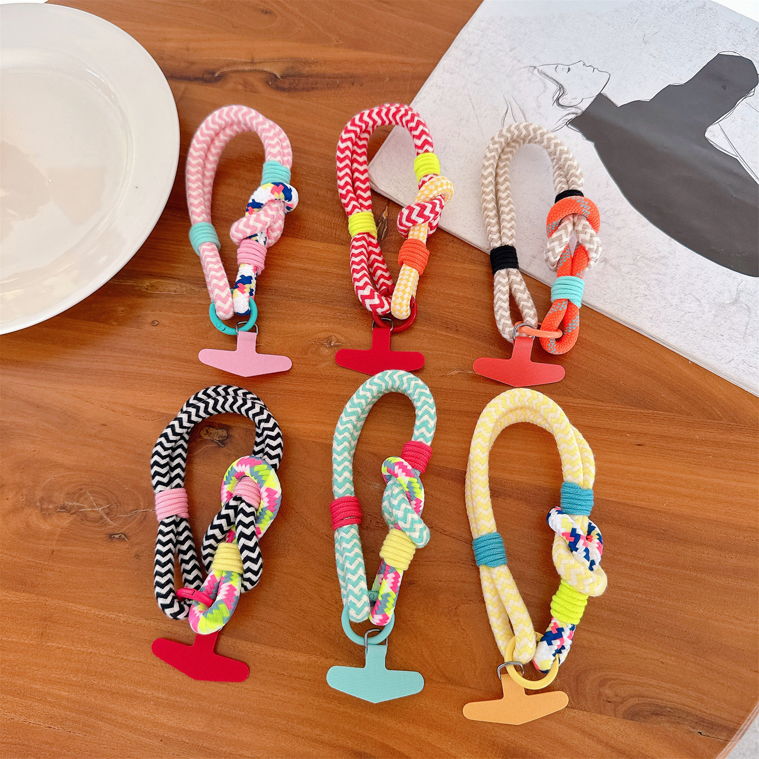 Keychains Contrast Color Key C - Women'S Keychain Accessories avaliação e preço