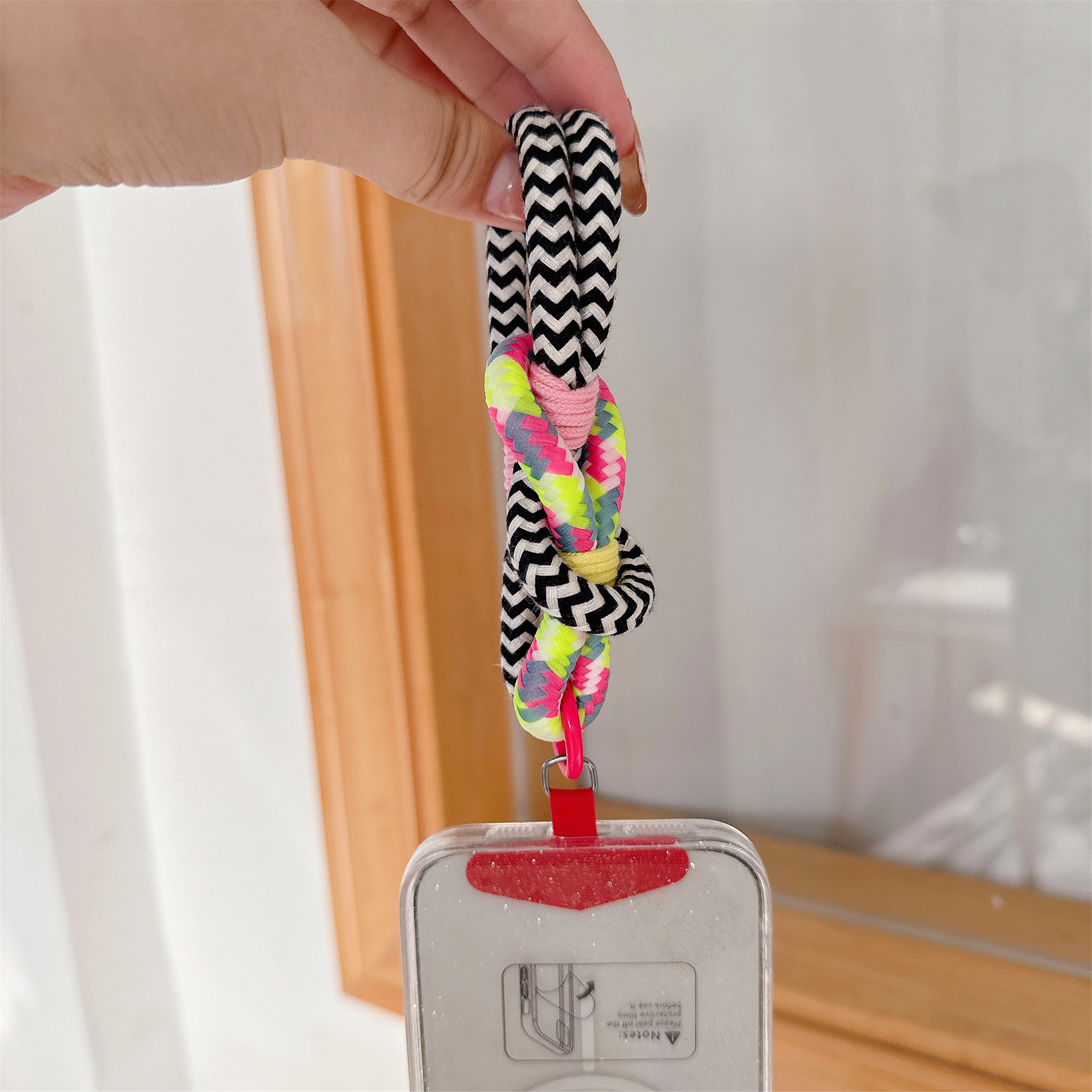 Keychains Contrast Color Key C - Women'S Keychain Accessories avaliação e preço