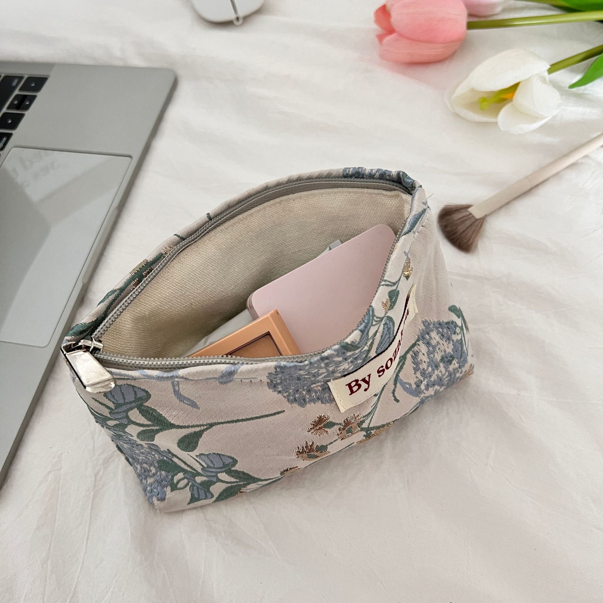 French Embossed Flowers Travel - Women Accessories List avaliação e preço